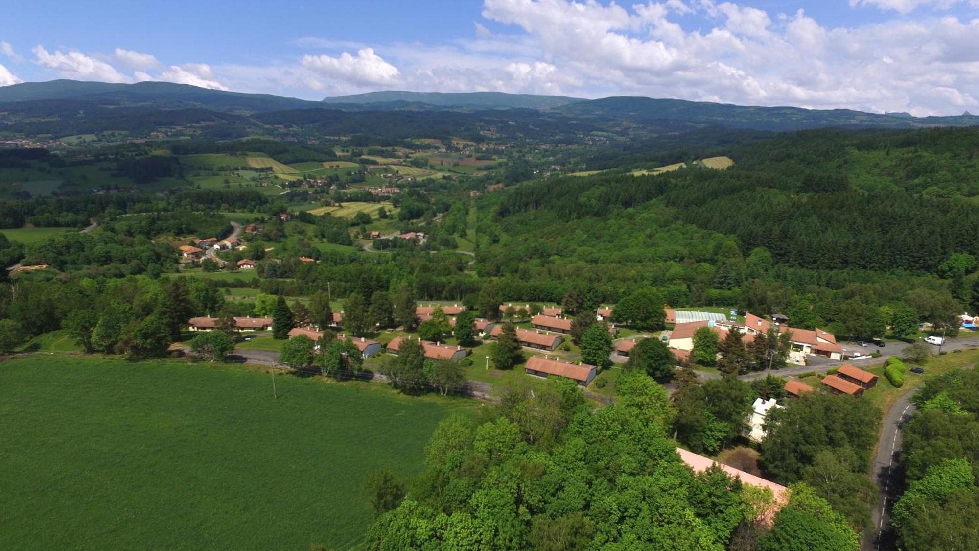 Vvf Villages « Les Monts Du Forez » Saint-Jean-La-Vetre Exterior photo